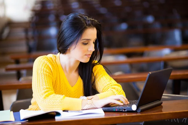 University student using laptop in classroom — Stock Photo, Image