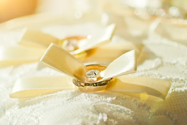 Gyönyörű esküvői gyűrű — Stock Fotó