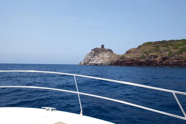 Hajó, vitorlás, Capraia szigetére — Stock Fotó