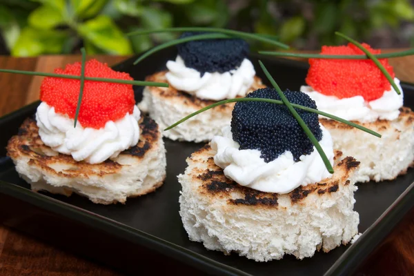 Fechar de Canapés de Caviar — Fotografia de Stock