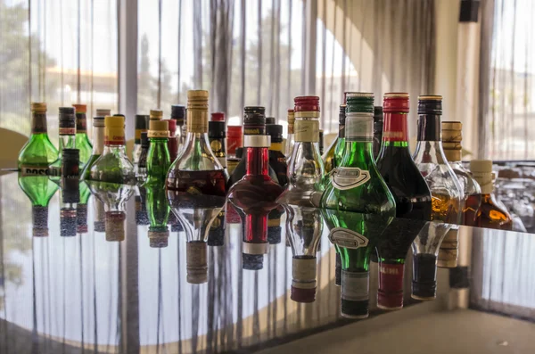 Különféle alkoholos italokat a bárban Jogdíjmentes Stock Képek