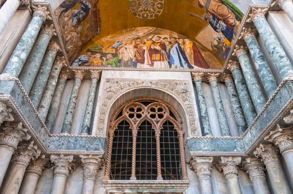 Detalhe da catedral de São Marcos Imagens De Bancos De Imagens