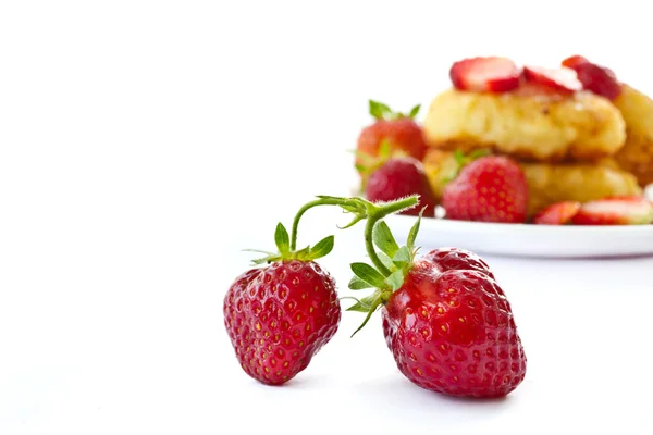 Cheesecakes with strawberries — Stock Photo, Image