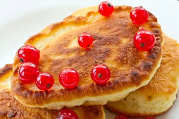 Frittelle con ribes rosso — Foto Stock