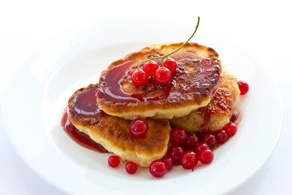 Kırmızı kuş üzümü ile Pancakes — Stok fotoğraf