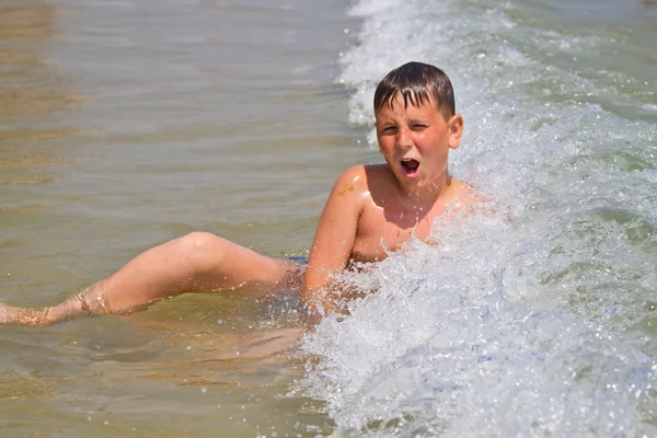 Chlapec na moři — Stock fotografie