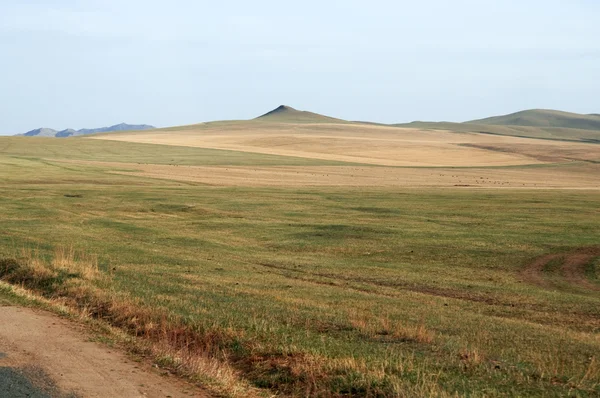 Blue sky over the vast Mongolian steppes — Stock Photo, Image