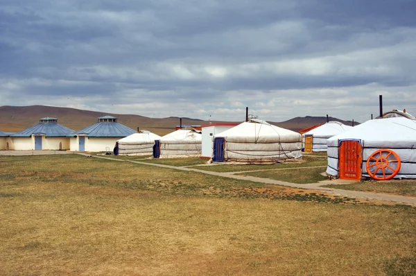 White Mongolian yurts in the Gobi Desert — Stock Photo, Image