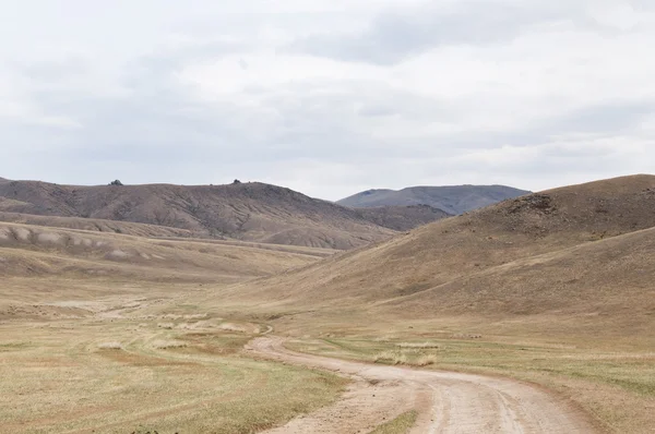 Błękitne niebo nad rozległe stepy Mongolii — Zdjęcie stockowe