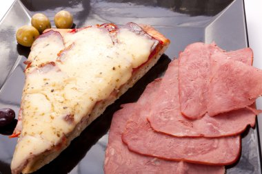 Anayasa ile dilim pizza