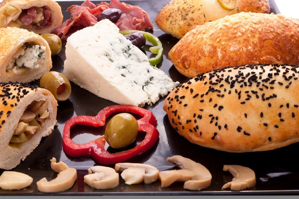 Brood gevulde paddestoel, blauwe kaas en pastrami — Stockfoto