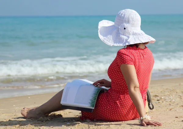 Portrait of a beautiful 35 year old woman — Stock Photo, Image