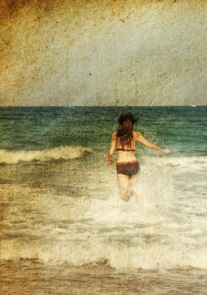 Young girl at the sea. Photo in old color image style. — Stock Photo, Image
