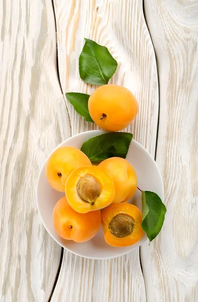 Apricots on the plate — Stock Photo, Image
