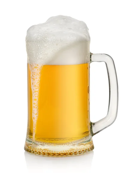 分離されたビールとマグカップ — ストック写真