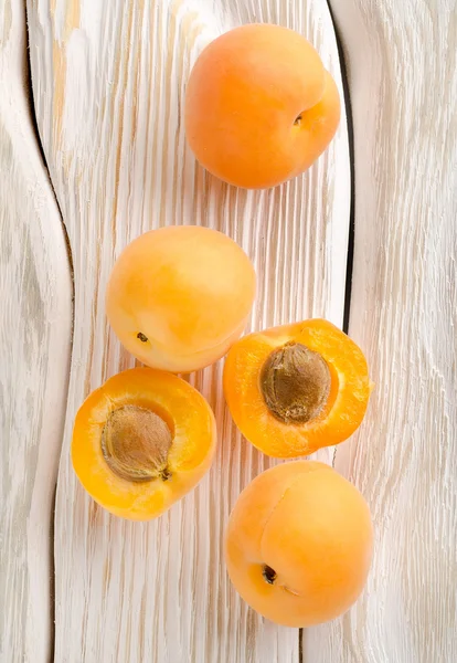 Apricots on the table — Stock Photo, Image
