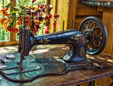 Antique sewing machine clipart