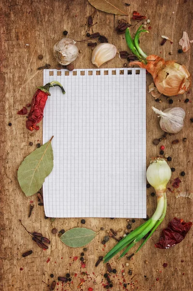 スパイスのレシピを書くノート — ストック写真