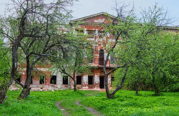A mansão abandonada — Fotografia de Stock
