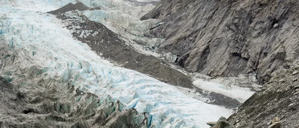 Klimatförändringar, smältande glaciär isen och ren rock — Stockfoto