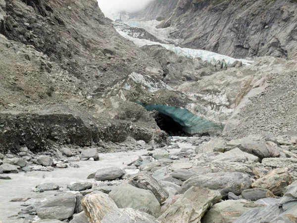 Alterações climáticas, derretimento do gelo glaciar e rocha pura — Fotografia de Stock