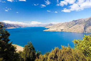 Mavi yüzey lake hawea, orta otago, Yeni Zelanda