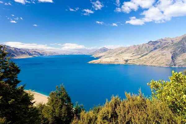 Superficie blu del lago hawea, central otago, Nuova Zelanda — Foto Stock