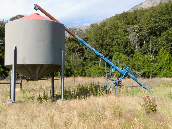 Armazenamento de silo de fermentação de forragens metálicas agrícolas — Fotografia de Stock