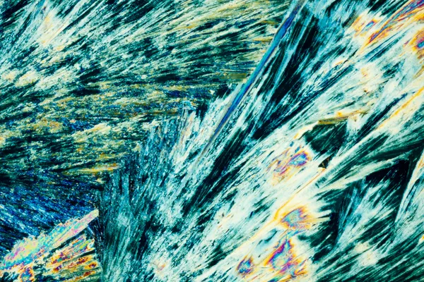 Кристаллы тиосульфата натрия в поляризованном свете — стоковое фото