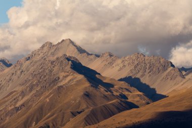 alpinre tundra dağ sırtlar üzerinde fırtına