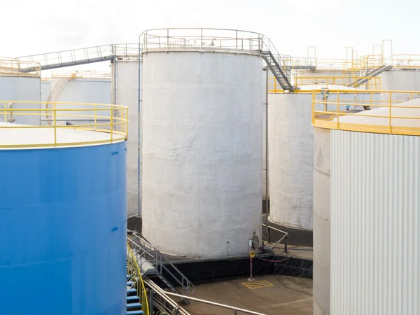 Group of large steel storage tanks at refinery — Stock Photo, Image