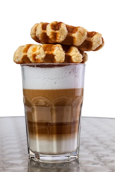 Kawiarnia kawa - cappuccino latte w wysokiej szklance — Zdjęcie stockowe