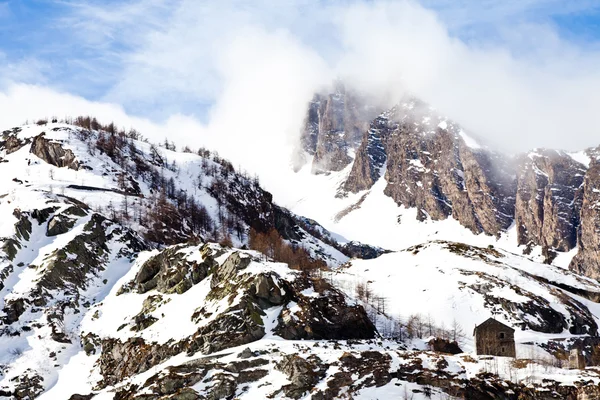 Sonniger Tag auf den Alpen — Stockfoto
