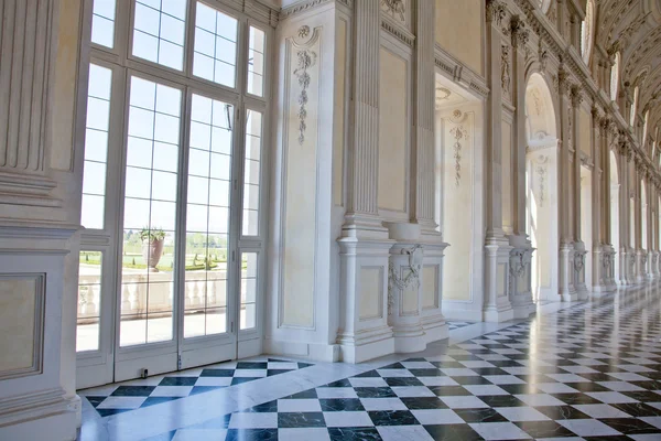 Италия - Королевский дворец: Galleria di Diana, Venaria — стоковое фото