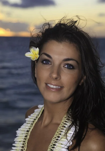 바다가 아름 다운 여자 — 스톡 사진