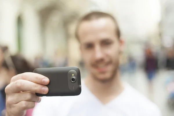 Smiling photographer with mobila phone take photo — Stock Photo, Image