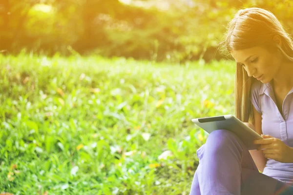 Beautiful Woman With Tablet Computer In Park — Stock Photo, Image