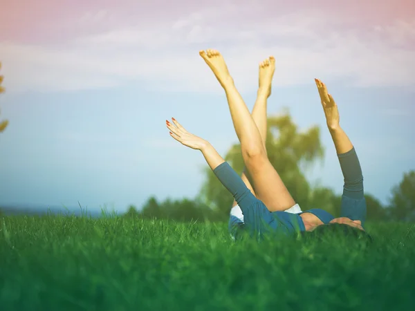 Woman joy and relaxing in park — Stock Photo, Image