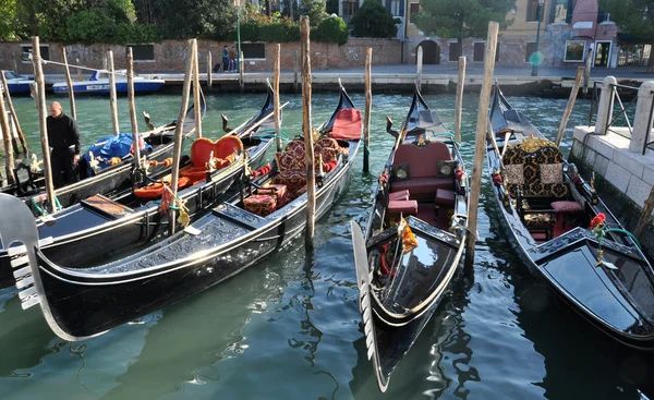 ヴェネツィアの運河です — ストック写真