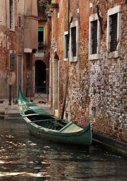 Venedik 'te bir kanal — Stok fotoğraf