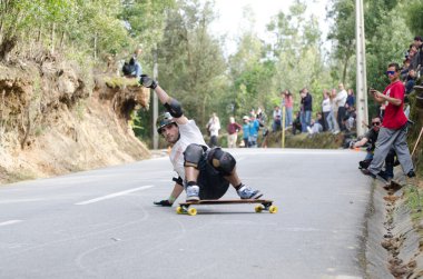 Jorge pernes içinde hareket