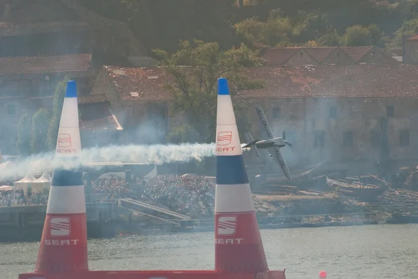 Hannes Arch (AUS) in Red Bull Air Race 2009, Porto, Portugal — Stock Photo, Image