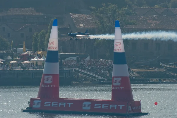 Michael Goulian (USA) in Red Bull Air Race 2009, Porto, Portugal — Stock Photo, Image