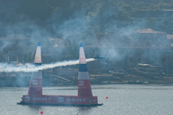 Michael Goulian (USA) in Red Bull Air Race 2009, Porto, Portugal — Stock Photo, Image
