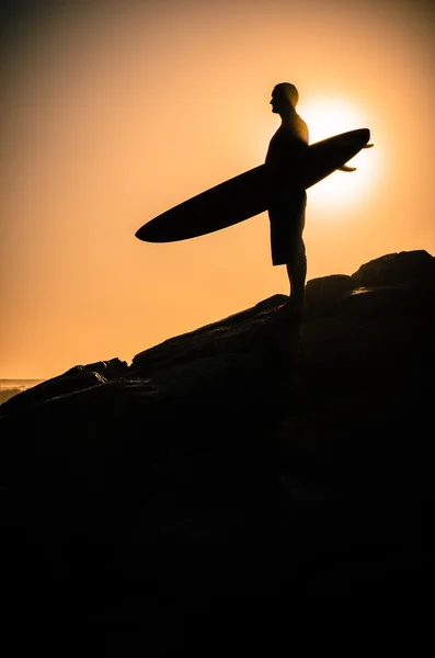 Surfista viendo las olas — Foto de Stock