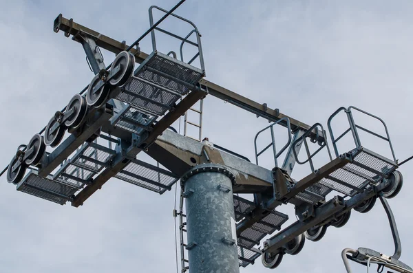 Mast van een stoeltjeslift — Stockfoto