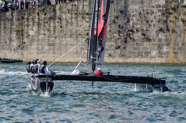 Alinghi compete in the Extreme Sailing Series — Stock Photo, Image