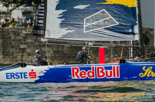 Red Bull Sailing Team competir na série de vela extrema — Fotografia de Stock