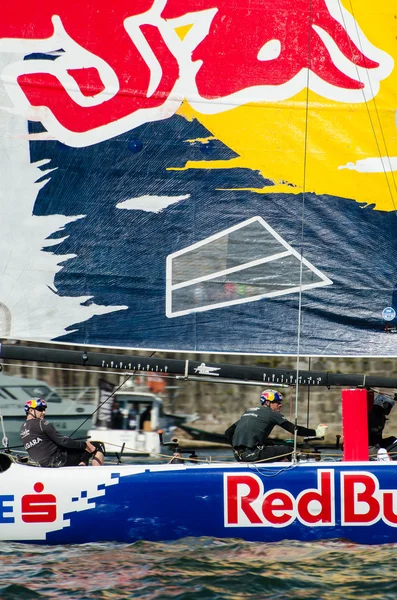 Red Bull Sailing Team compete in the Extreme Sailing Series — Stock Photo, Image