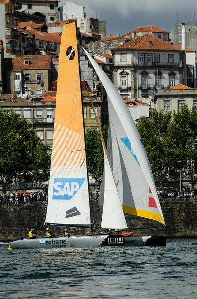 Zespół SAP Żeglarstwo ekstremalne konkurować z serii extreme sailing — Zdjęcie stockowe